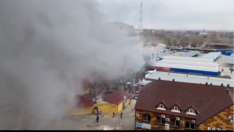 Волгоград пожар в Ашане 15.11.2022. Акварель пожар Волгоград ТЦ. Сгорел рынок в Невинномысске. Горит рынок в Шлиссельбурге 08.01.2023.