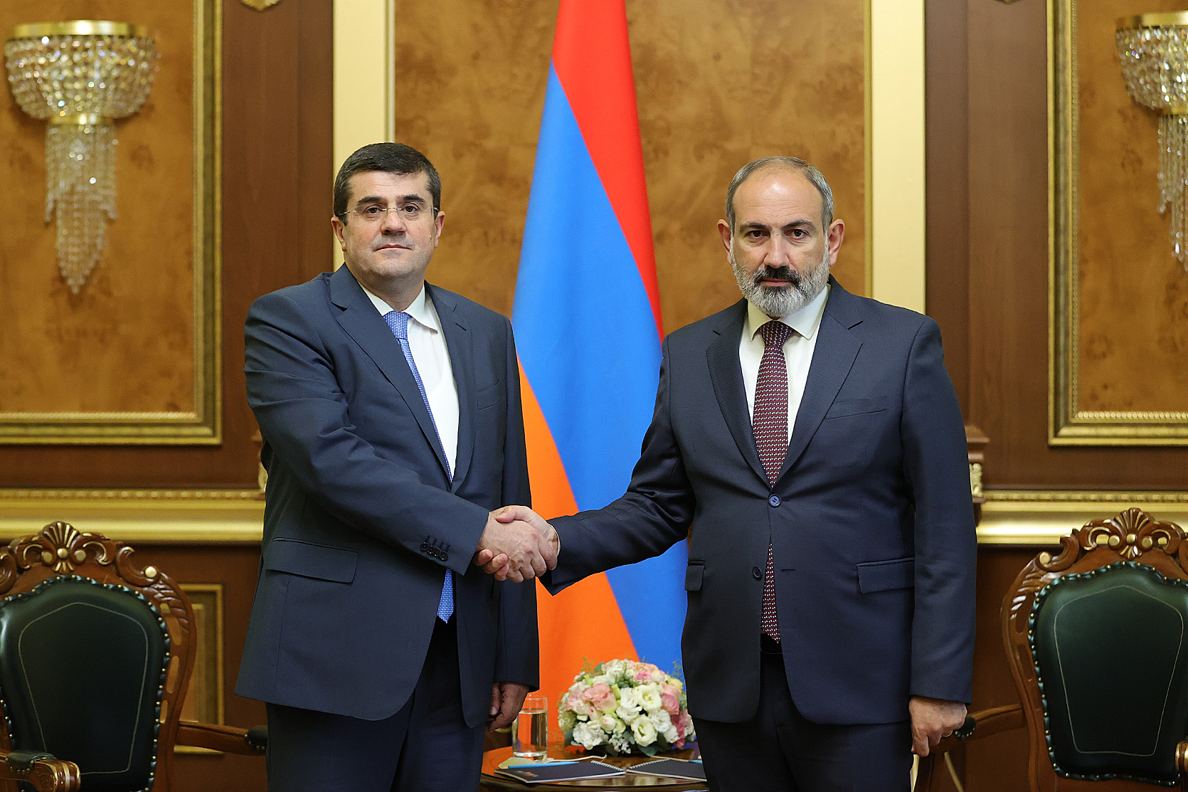 Бывший премьер министр армении. Никол Пашинян и Араик Арутюнян. Араик Арутюнян Ереван.